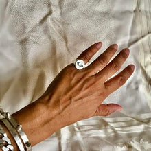 Load image into Gallery viewer, 925 Silver the Eye of the Heart Ring
